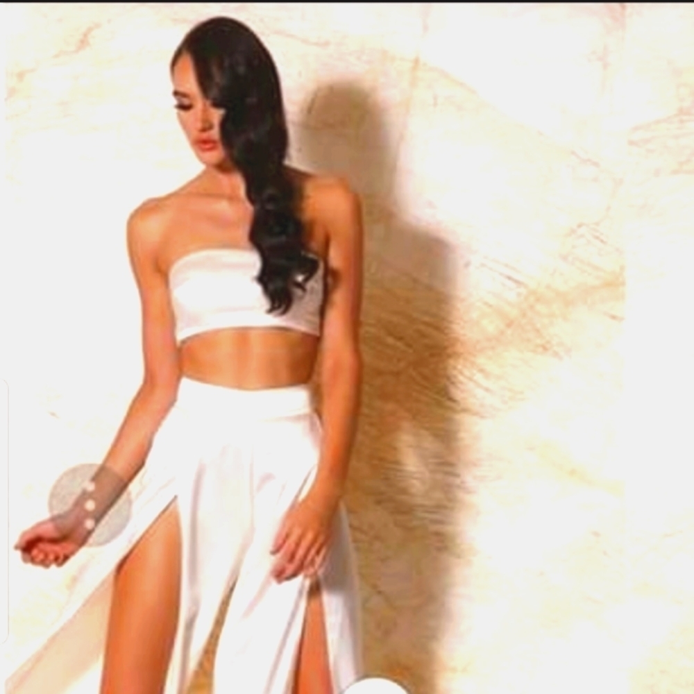 MESHKI Satin Banddeau in champagne colour